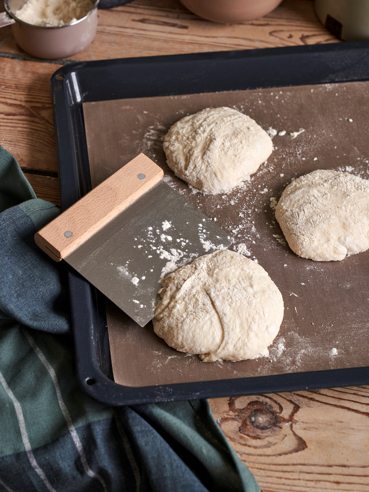 Dough cutter