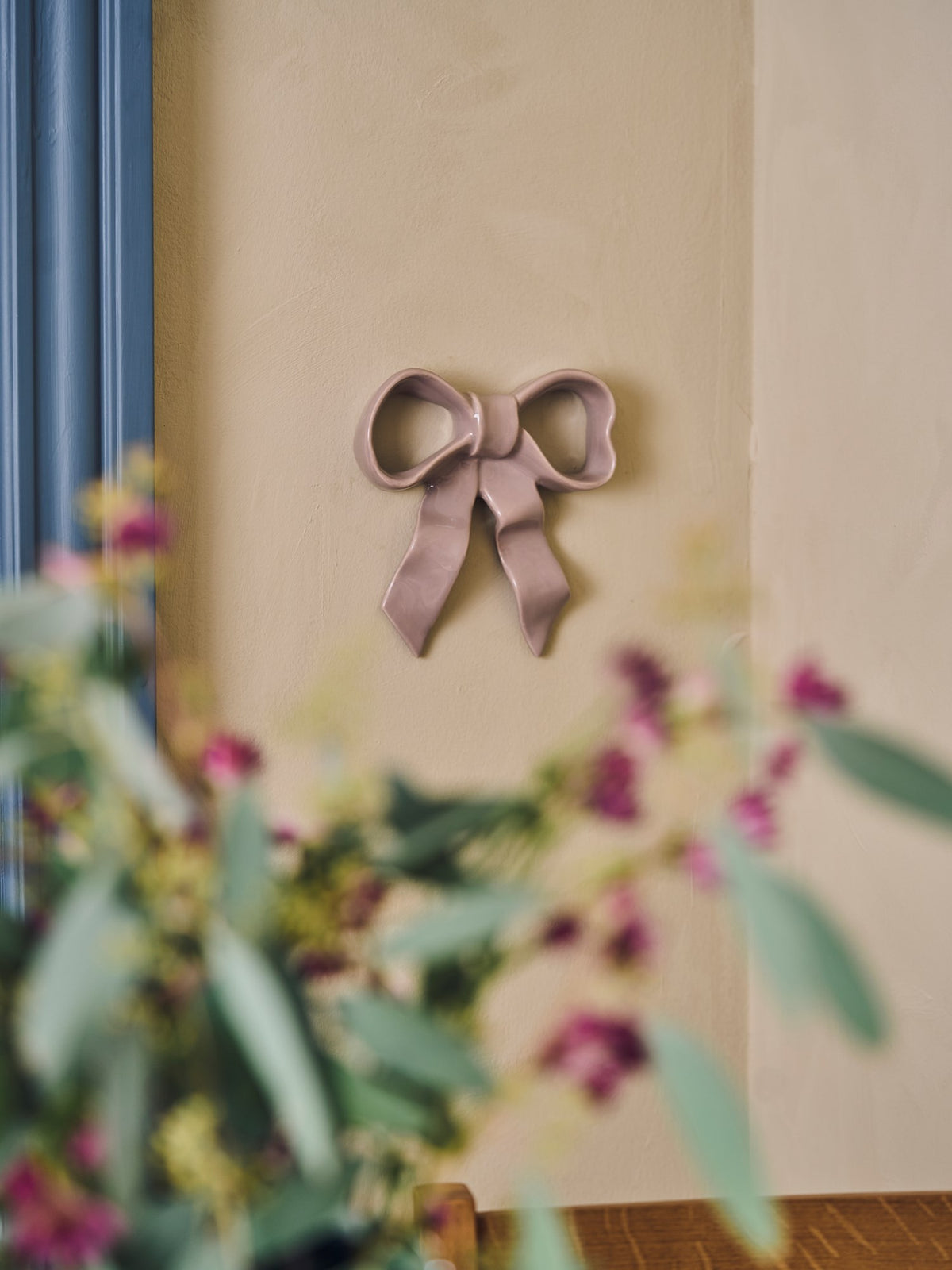 Wall decoration bow
