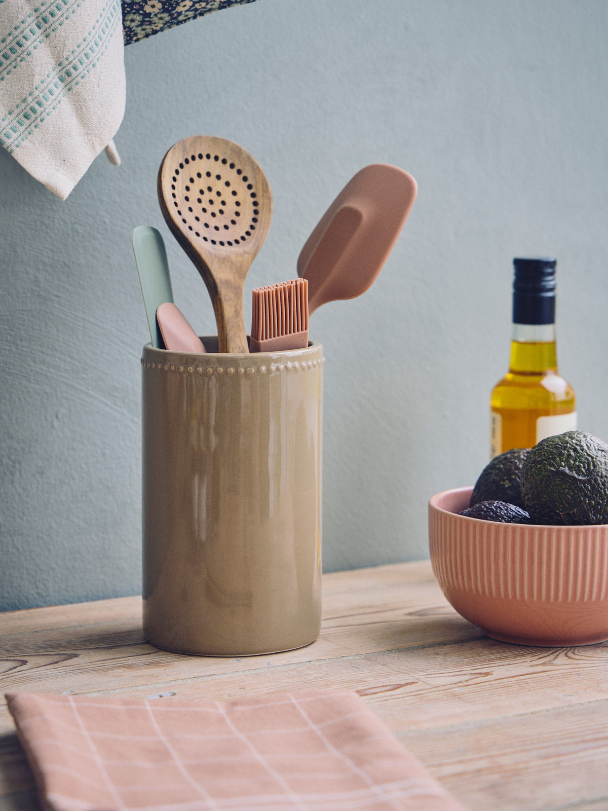 Utensil holder