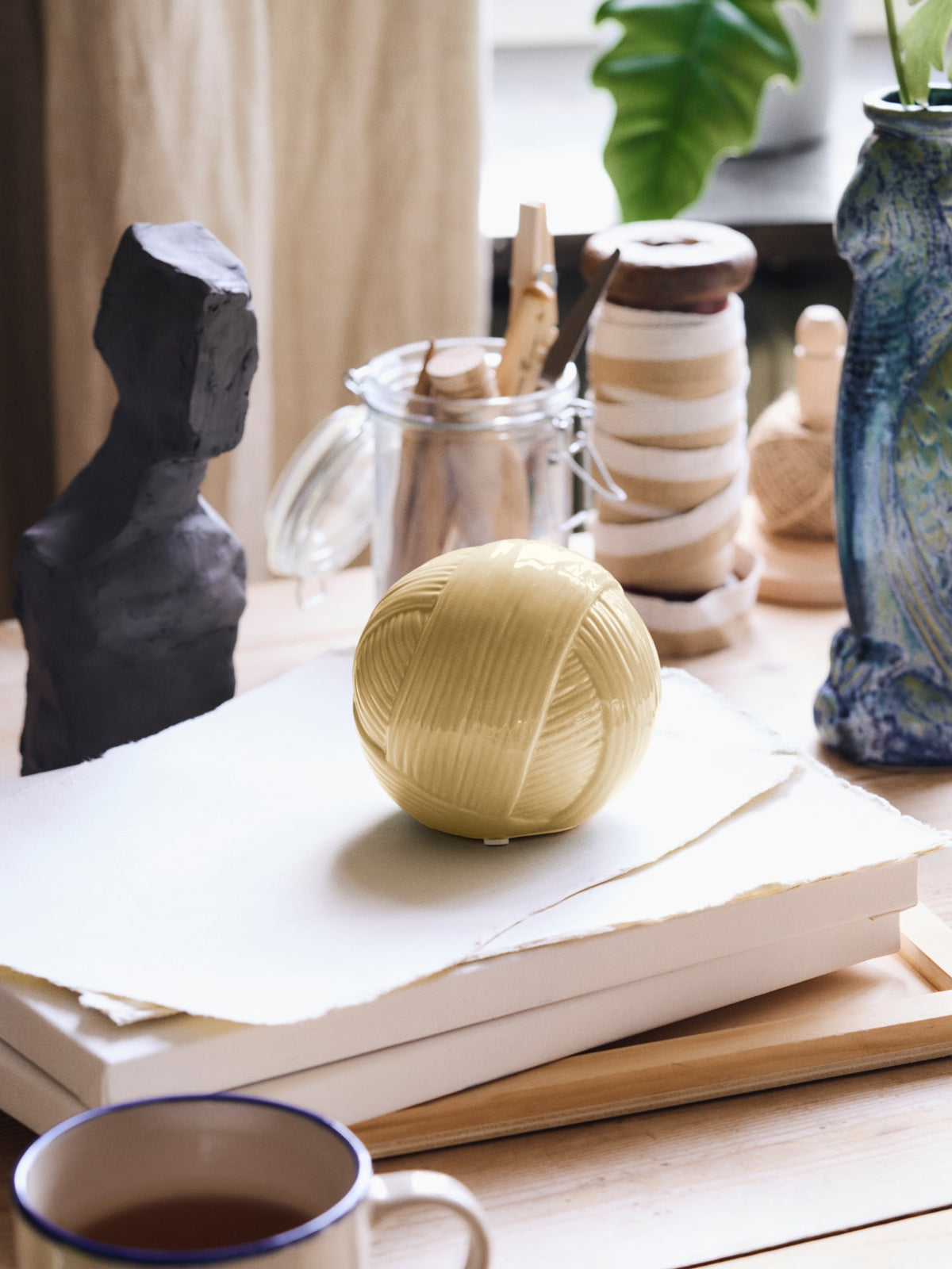 Ceramic decorative figurine
