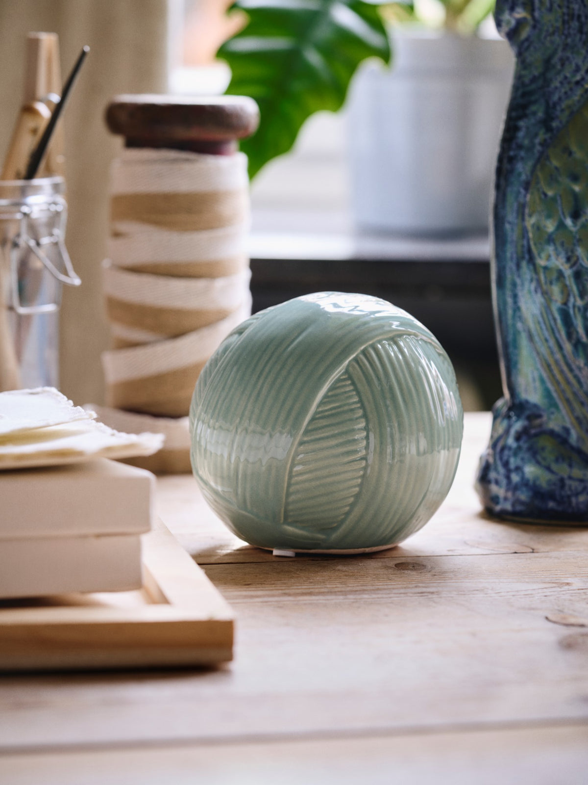 Ceramic decorative figurine