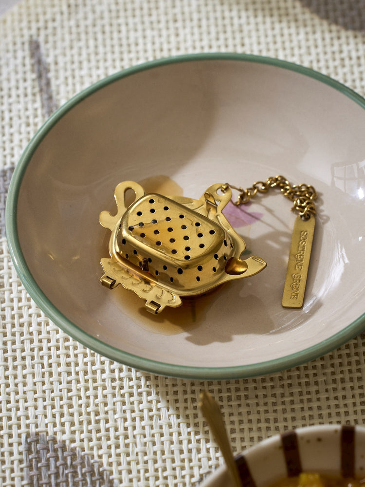 Tea strainer teapot