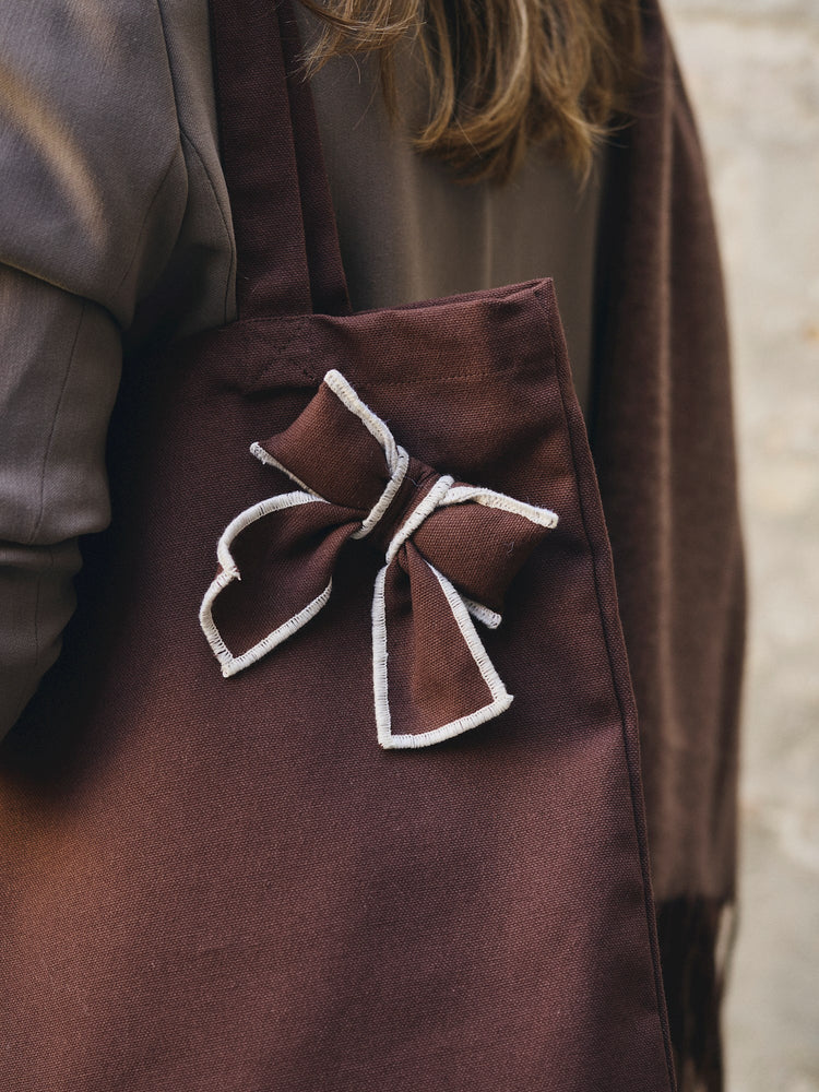 Tote bag with bow