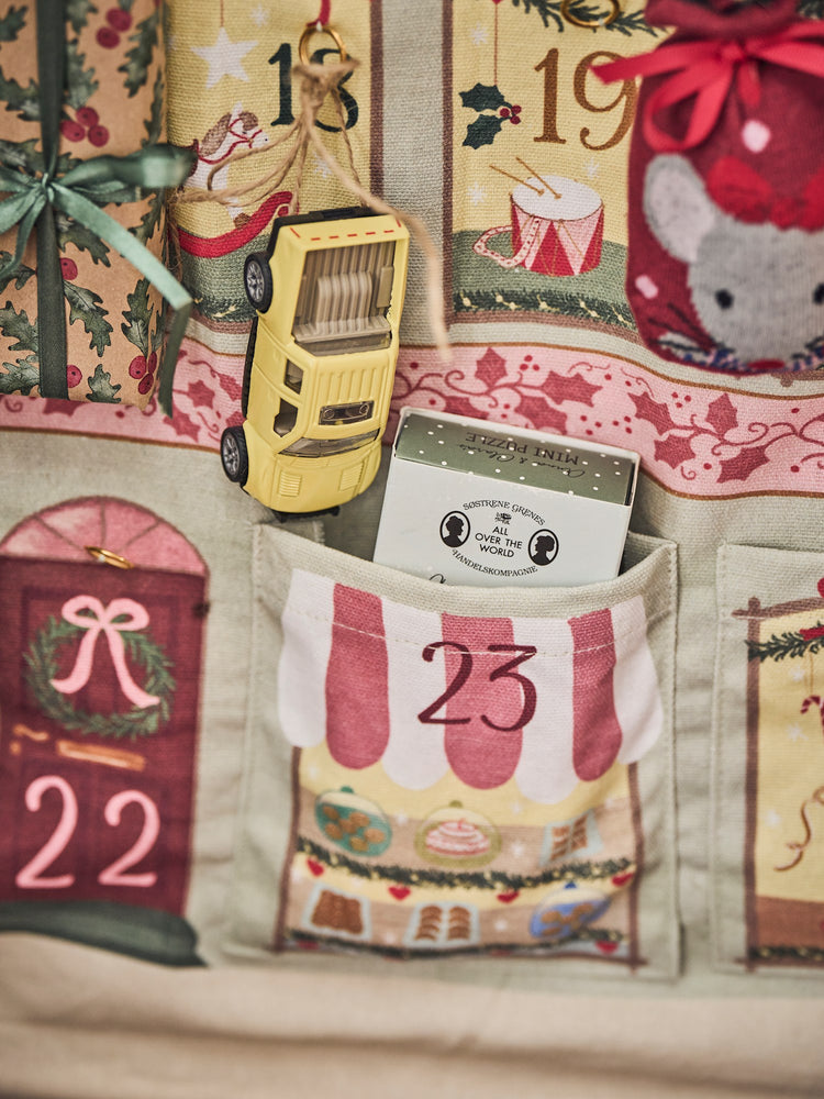 Wall calendar